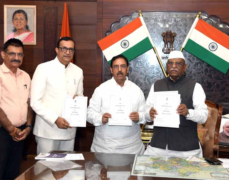 राज्य वित्त आयोग के अध्यक्ष डॉ. अरुण चतुर्वेदी ने राज्यपाल से मुलाकात की