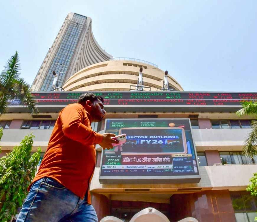 सुबह की बढ़त खोई, शेयर बाजार दिनभर के उतार-चढ़ाव के बाद लाल निशान पर बंद