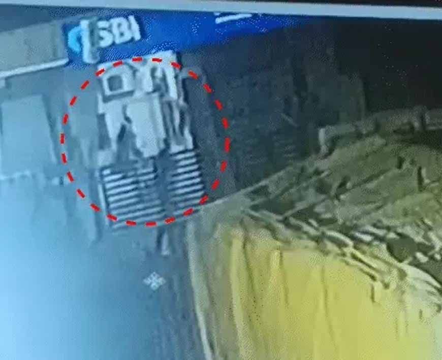 उज्जैन में SBI बैंक से 2 करोड़ के गहनों की चोरी, बदमाश 8 लाख कैश भी ले उड़े, CCTV में कैद वारदात