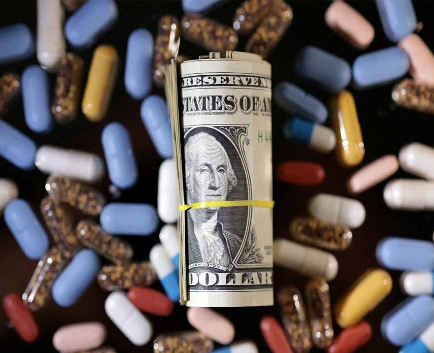 ट्रंप की तैयारी: दवाओं पर 200% टैरिफ, अमेरिकियों की सेहत पर खतरा, भारत पर असर