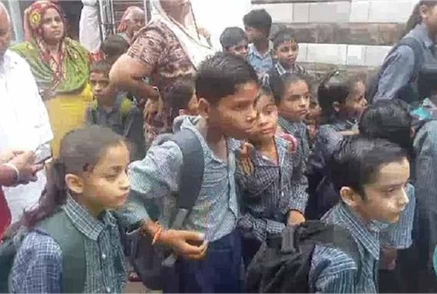 जींद: 131 बच्चों के लिए सिर्फ 2 कमरे, अभिभावकों ने स्कूल गेट पर जड़ा ताला