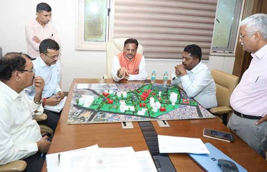 चिकित्सकीय आवश्यकताओं और भविष्य की मांग अनुसार मेडिकल कॉलेजों और संबद्ध अस्पतालों के उन्नयन की बनायें योजना : उप मुख्यमंत्री शुक्ल