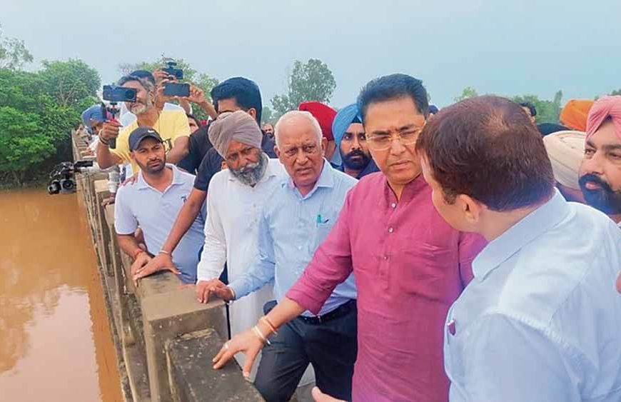 घग्गर प्रभावित इलाकों का दौरा: मंत्रियों ने जानी हालात, जल्द मिलेगी राहत