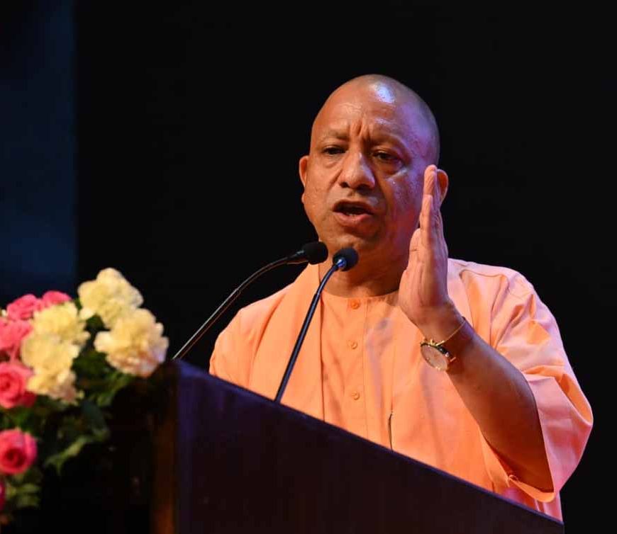 सीएम योगी का आह्वान, 'आइए मिलकर तय करें भारत और यूपी का भविष्य'