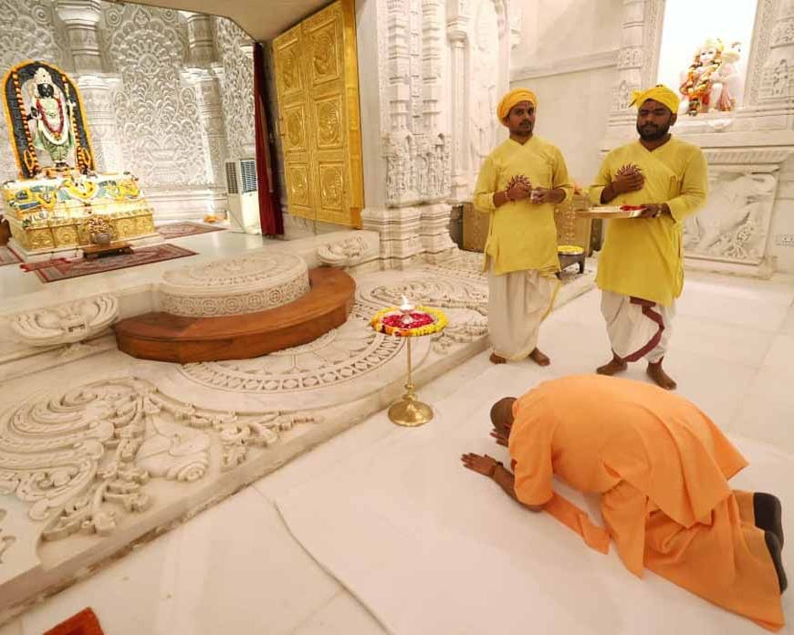 सीएम योगी ने हनुमानगढ़ी में लगाई हाजिरी, रामलला के श्रीचरणों में झुकाया शीश