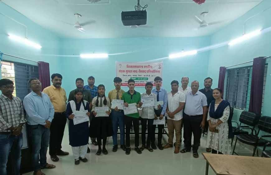 भरतपुर में सड़क सुरक्षा विषयक वाद-विवाद प्रतियोगिता सम्पन्न, विजेताओं को चेक और प्रशस्ति पत्र देकर किया गया सम्मान