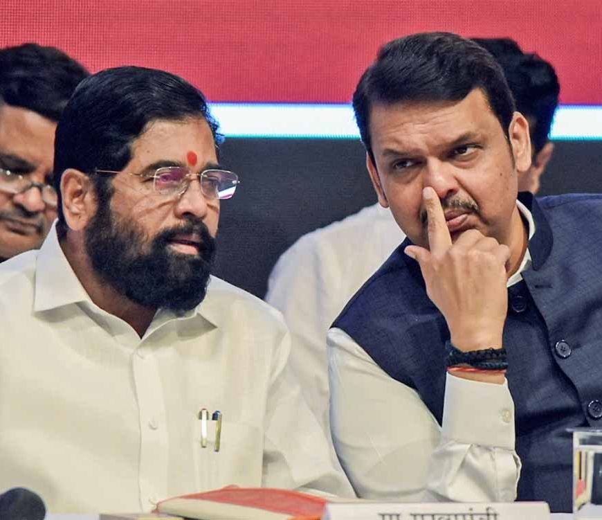 मुंबई में प्रदर्शन प्रतिबंध को लेकर शिवसेना का हाईवोल्ट ड्रामा, MP ने CM फडणवीस को लिखा पत्र