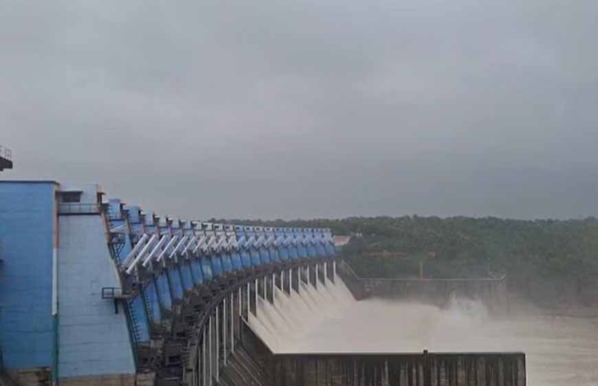 ओंकारेश्वर बांध के 23 में से 21 गेट 35.5 मीटर तक खोले, नर्मदा नदी उफान पर, प्रशासन हुआ अलर्ट