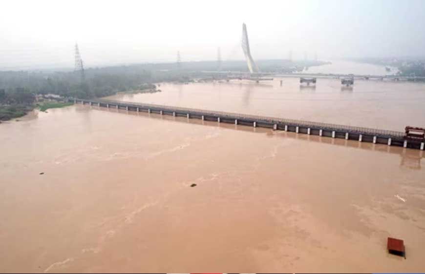 दिल्ली से कश्मीर तक बाढ़ का संकट, 24 नदियां और 50 डैम सेंसिटिव जोन में