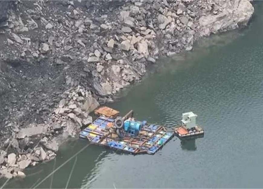 धनबाद हादसा: सर्विस वैन गहरी खाई में गिरी, 5-6 मजदूरों की हालत गंभीर, बचाव कार्य जारी