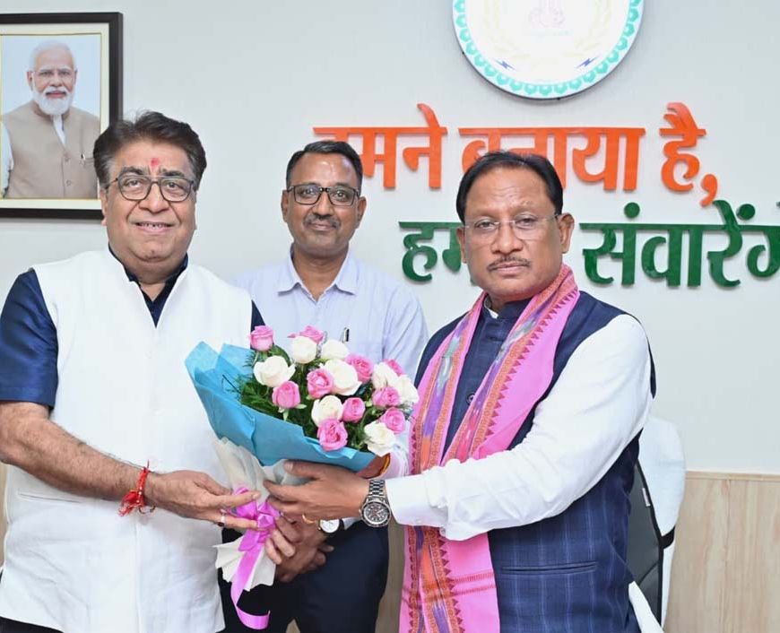 मुख्यमंत्री से ट्रिपल आई टी नया रायपुर के निदेशक प्रोफेसर ओमप्रकाश व्यास ने की सौजन्य मुलाकात