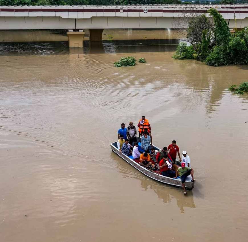 दिल्ली बाढ़ का कहर: दो दिन से लापता शख्स की मिली पानी में लाश