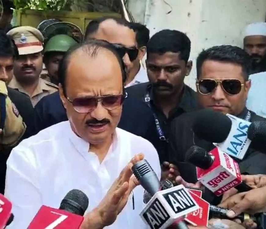 महिला IPS से नंबर मांगने पर अजित पवार की मुश्किलें बढ़ीं, वीडियो वायरल होते ही मच गया हंगामा