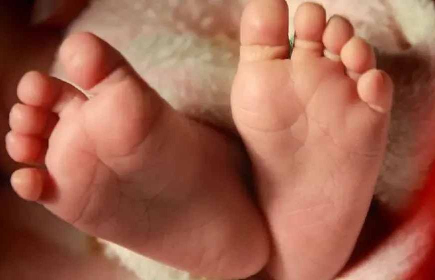 दर्दनाक हादसा: गणेश पंडाल में खेलते बच्चे को आया हार्ट अटैक, मां की गोद में ही मौत