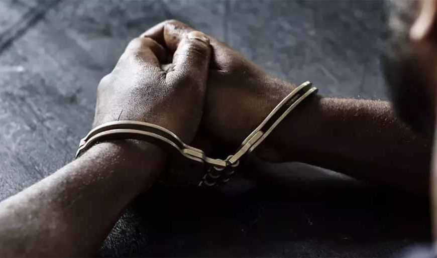 कोलकाता: 100 साल पुरानी बंदूक की दुकान पर छापा, अवैध हथियारों का कारोबार पकड़ा, तीन मालिक गिरफ्तार