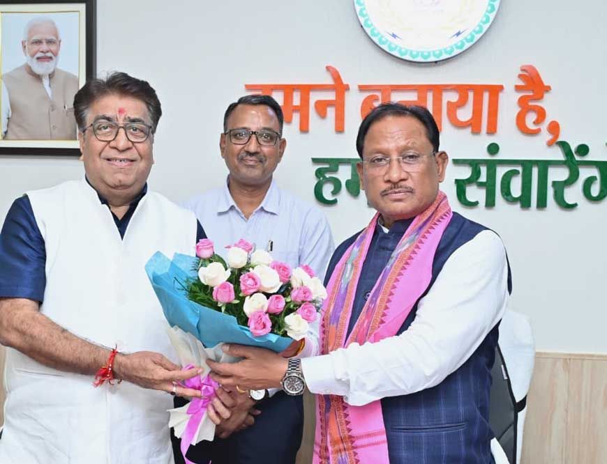 रायपुर : मुख्यमंत्री से ट्रिपल आई टी नया रायपुर के निदेशक प्रोफेसर ओमप्रकाश व्यास ने की सौजन्य मुलाकात