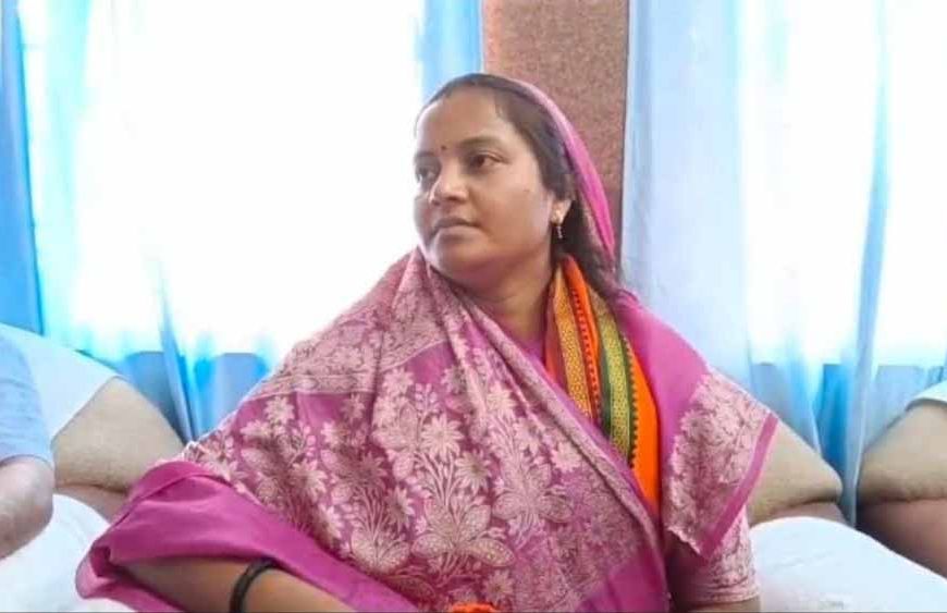 मंत्री लक्ष्मी राजवाड़े और परिवार को सरेआम मिली जान से मारने की धमकी