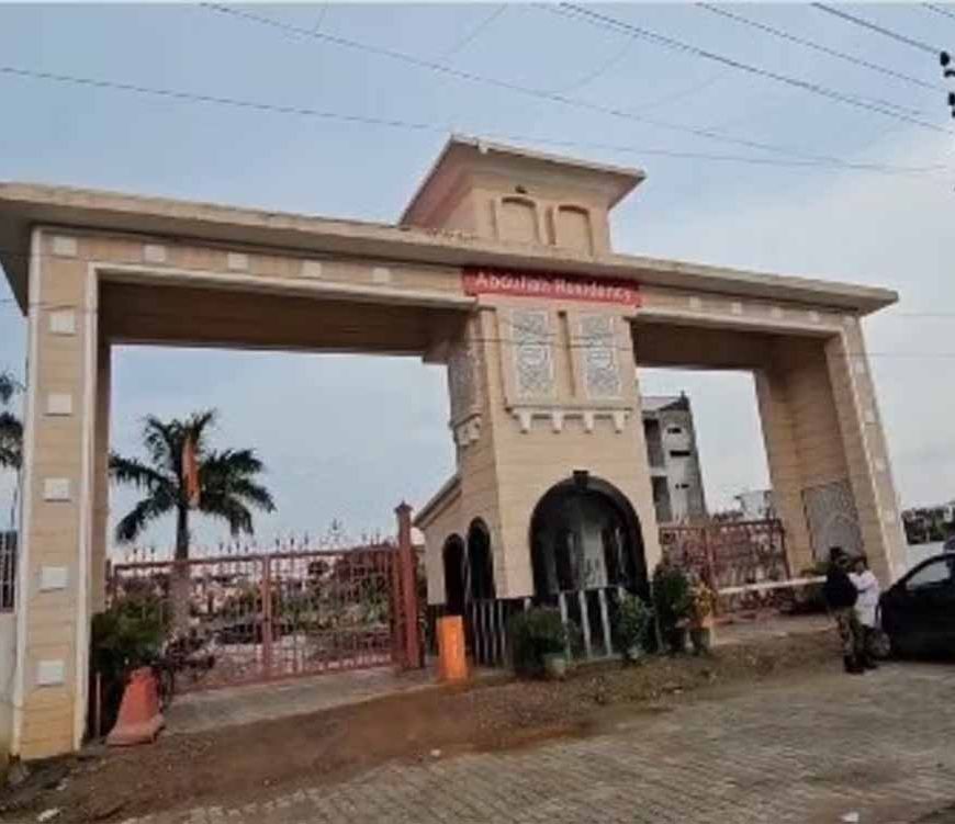 मेरठ की अब्दुल्ला रेजीडेंसी विवाद: हिन्दुओं की एंट्री पर रोक, मंत्री बोले- तुरंत जांच होगी
