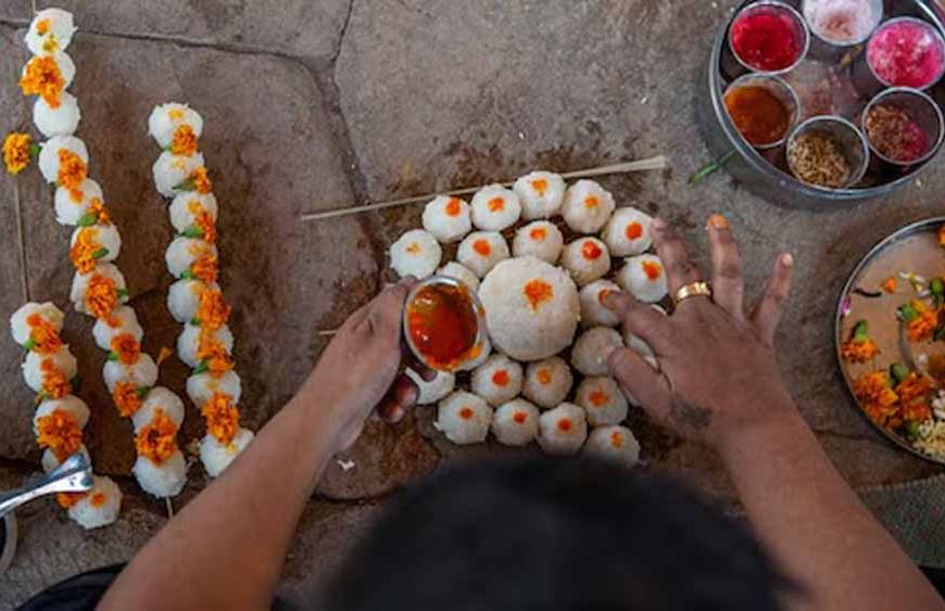 7 सितंबर से पितृपक्ष शुरू, जानें पितरों को जल अर्पण करने की सही विधि