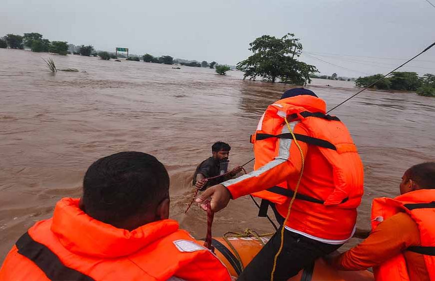पंजाब में बाढ़ का कहर: 13,000 करोड़ का नुकसान, हर जगह तबाही के दृश्य