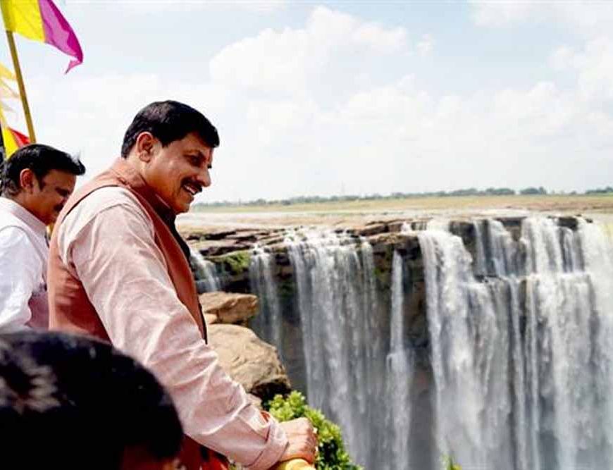 मुख्यमंत्री डॉ. यादव ने किया मऊगंज के बहुती जल प्रपात का अवलोकन