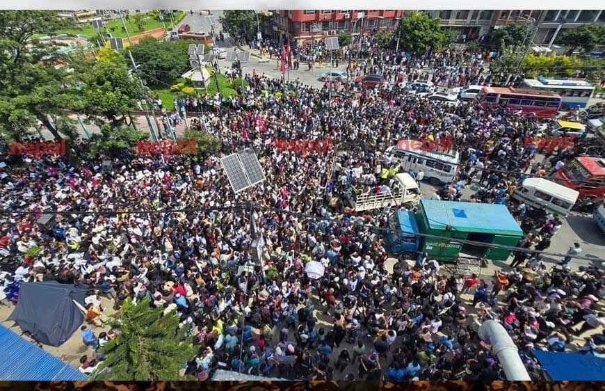 नेपाल में Gen Z का उग्र प्रदर्शन, फेसबुक-इंस्टा बैन पर बवाल, कर्फ्यू लगाया गया