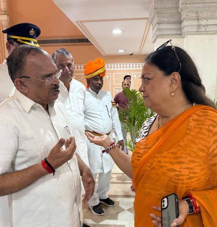 वसुंधरा विधानसभा पहुंचीं, कांग्रेस विधायक कानून व्यवस्था के विरोध में वेल में उतरे