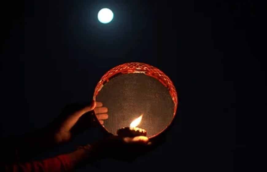 करवा चौथ 2025: तिथि, पूजा का मुहूर्त और चांद निकलने का समय