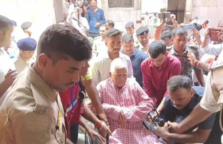 गयाजी में लालू-राबड़ी ने किया पितरों का पिंडदान, तेजस्वी और बहू राजश्री भी रहे साथ