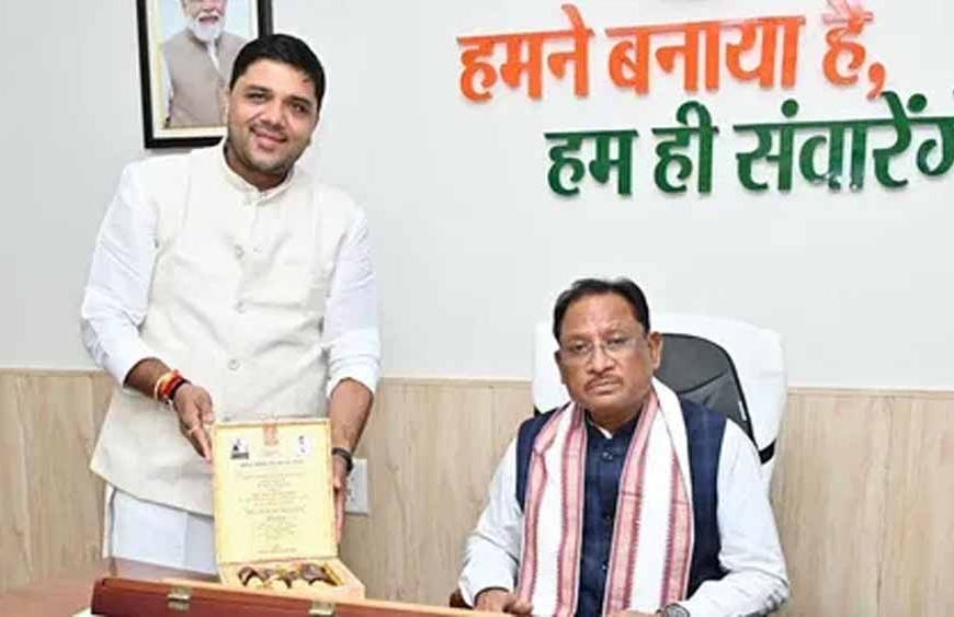 भिलाई: कैन डू पर्वत फाउंडेशन के अध्यक्ष अतुल पर्वत ने CM साय से की मुलाकात, जन्मदिन का निमंत्रण दिया