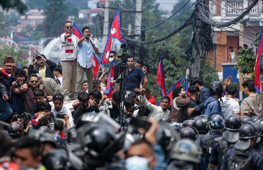अफगानिस्तान, श्रीलंका, बांग्लादेश और अब नेपाल: चार साल में भारत के 4 पड़ोसी देशों में तख्तापलट