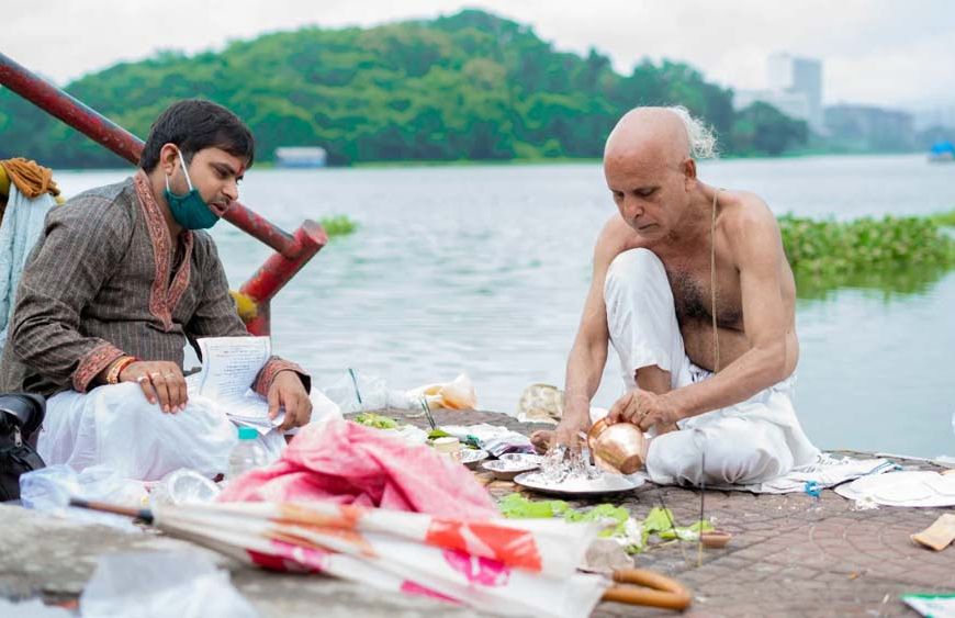 पितृपक्ष शुरू! घाट नहीं जा सकते? घर पर ऐसे करें पितरों का श्राद्ध