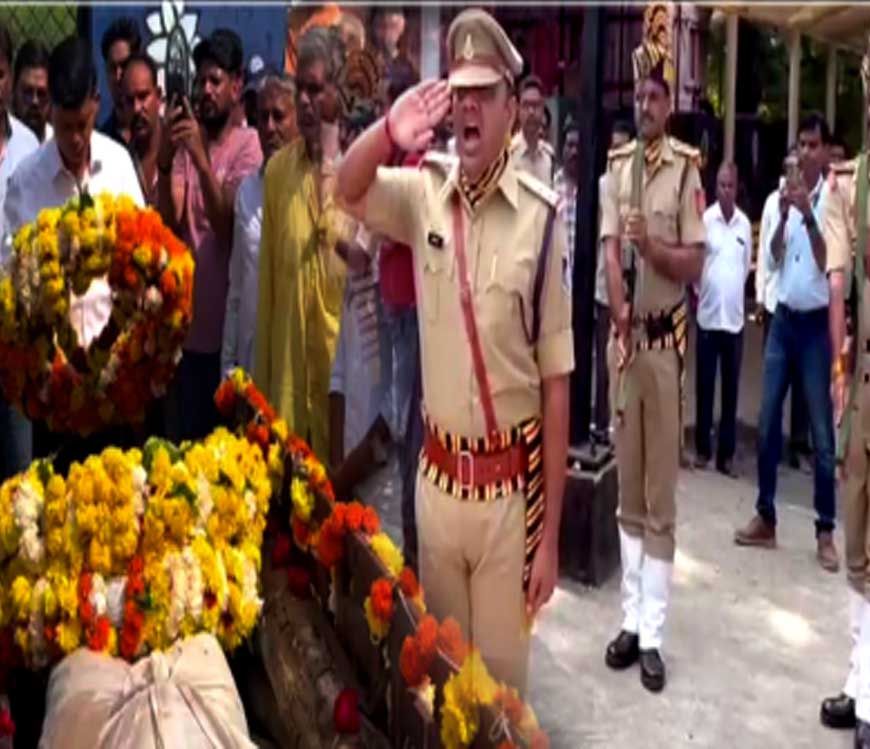 उज्जैन में आरक्षक आरती को राजकीय सम्मान के साथ दी अंतिम विदाई, शिप्रा नदी से 3 दिन बाद मिला शव