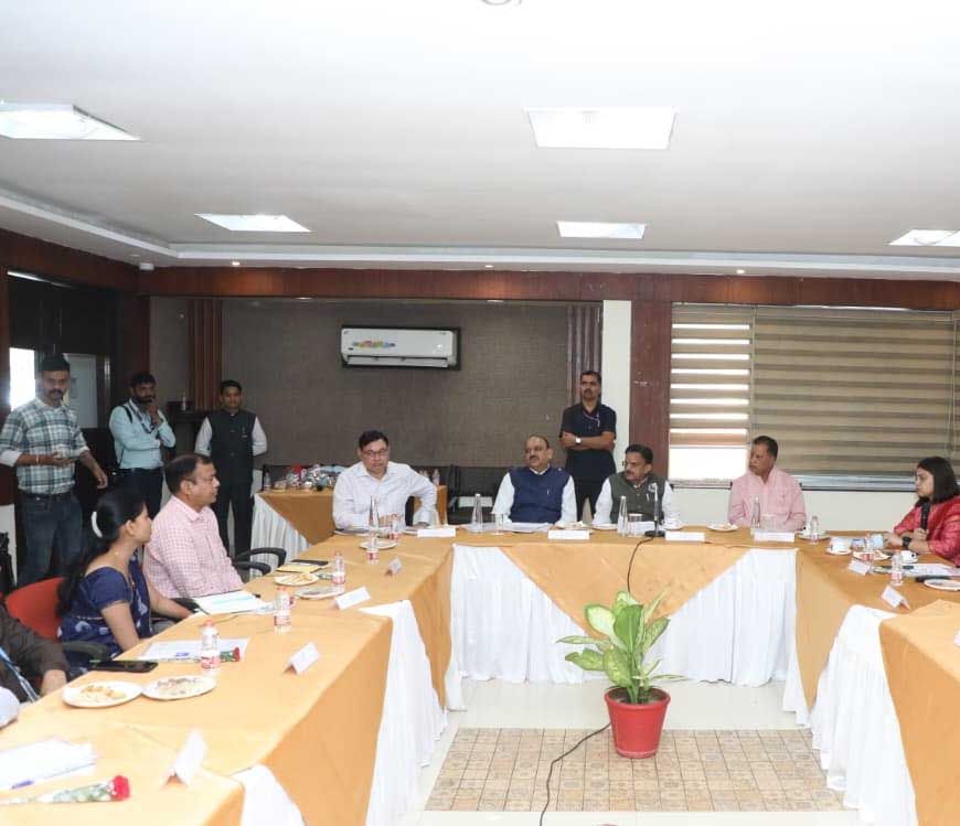 फार्मेसी पंजीयन प्रक्रिया होगी पूरी तरह ऑनलाइन, पूरी पारदर्शिता से करें प्रकरणों का निराकरण : उप मुख्यमंत्री शुक्ल