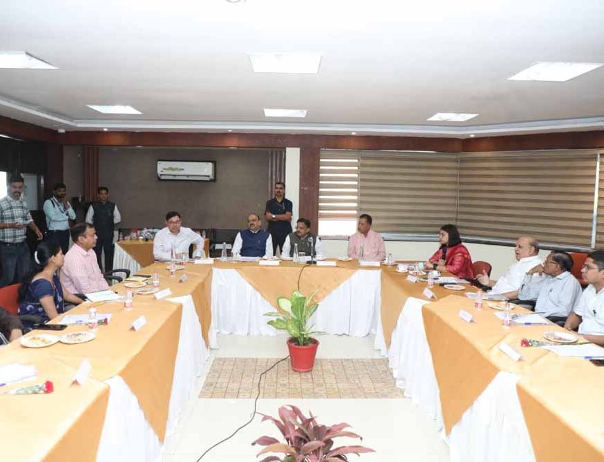फार्मेसी पंजीयन प्रक्रिया होगी पूरी तरह ऑनलाइन, पूरी पारदर्शिता से करें प्रकरणों का निराकरण : उप मुख्यमंत्री शुक्ल