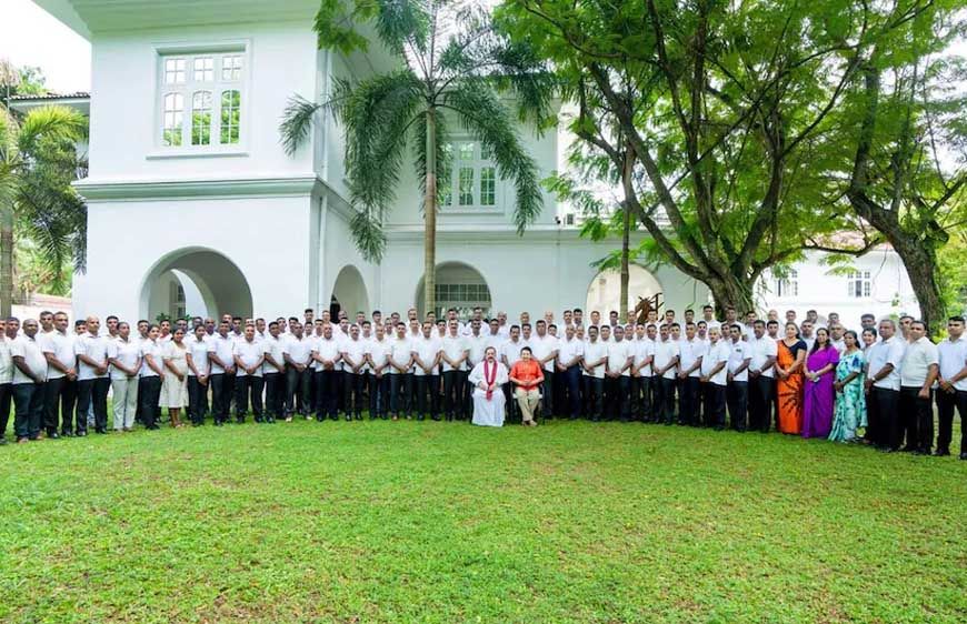 श्रीलंका के पूर्व राष्ट्रपति को झटका: नया कानून बना, बंगला और कार तक छिन गए