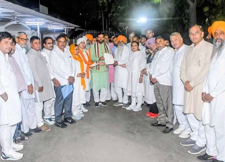 चढ़ूनी के नेतृत्व में शिष्टमंडल ने सीएम को सौंपा ज्ञापन