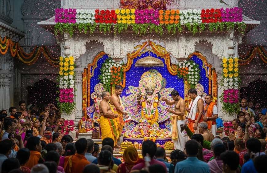 बांके बिहारी मंदिर में बड़ा बदलाव: VIP एंट्री से लेकर दर्शन की टाइमिंग तक सबकुछ बदला