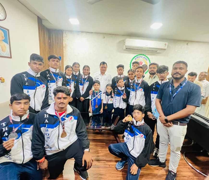 थाईबॉक्सिंग राष्ट्रीय स्पर्घा विजेता खिलाड़ियों को मंत्री लखन लाल देवांगन जी ने दिये आशीर्वाद