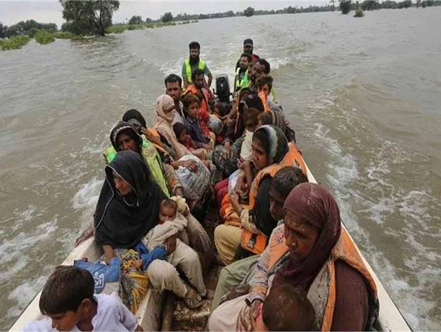 पाकिस्तान में बाढ़ का कहर: अब तक 900 से ज्यादा लोगों की मौत, हालात बिगड़े