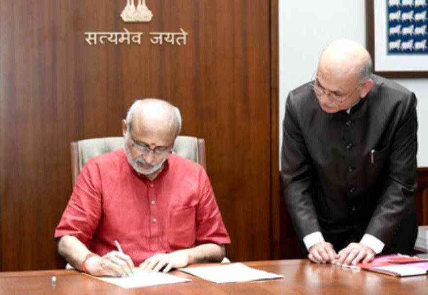 शपथ के बाद सीपी राधाकृष्णन ने संभाला राज्यसभा के सभापति का कार्यभार