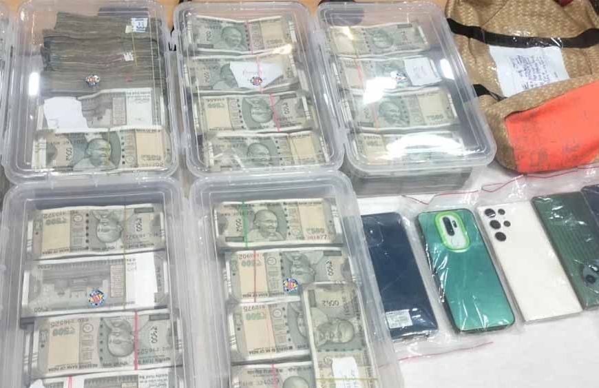 एक साल की तफ्तीश के बाद बड़ी कामयाबी: 32 खाते फ्रीज, 6 ठग गिरफ्तार, 40 लाख कैश बरामद