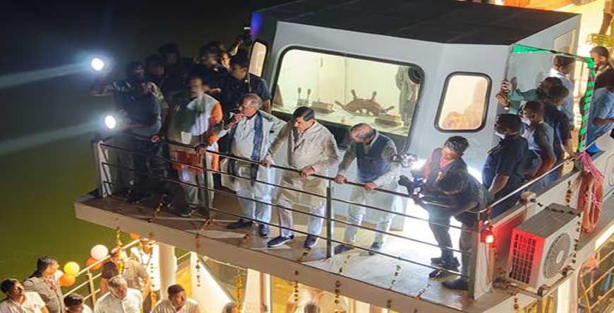 मुख्यमंत्री डॉ. यादव ने चम्बल नदी में क्रूज़ की सवारी की और गुनगुनाए गीत