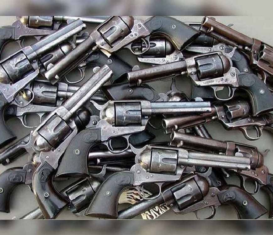 दो दिन में बड़ी कार्रवाई: 43 पिस्तौल, 2317 कारतूस बरामद, 4 आरोपी गिरफ्तार