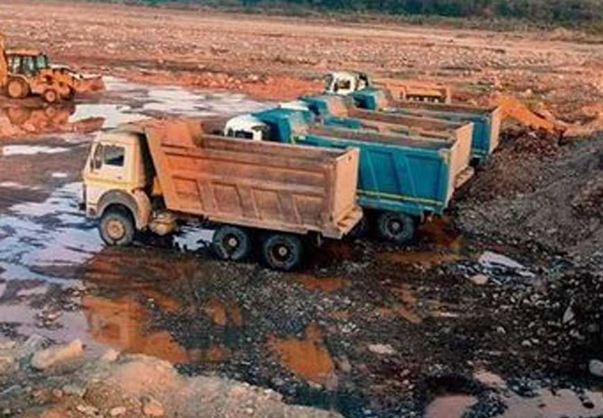 सूरजपुर : प्रतापपुर क्षेत्र में अवैध खनिज परिवहन कर रहे 04 वाहनों को किया गया जब्त