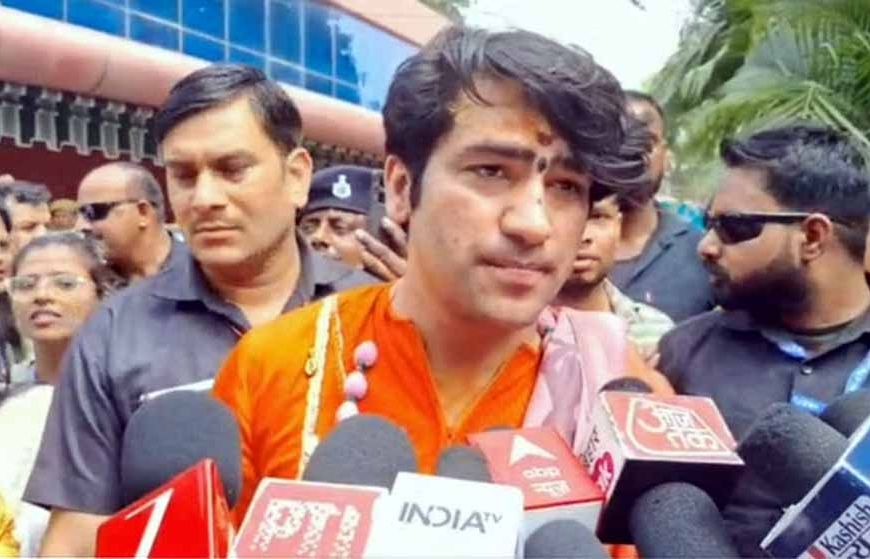 बोधगया में पं. धीरेंद्र कृष्ण शास्त्री का संदेश – संतों का अपमान करना सबसे बड़ी मूर्खता