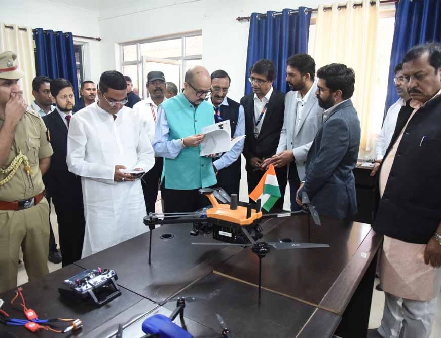 समस्याओं की पहचान कर समाधान विकसित करें जिससे लोग लाभान्वित हो : राज्यपाल डेका