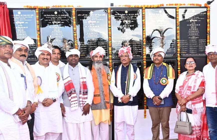 रायपुर : मुख्यमंत्री साय ने नरहरपुर में किया 75.31 करोड़ रुपए के 11 निर्माण कार्यों का भूमिपूजन