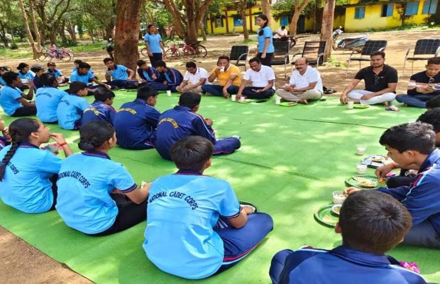 NCC कैडेट्स को मिलेगी नई उड़ान, विधायक ध्रुव ने ड्रोन खरीदने दिए 1 लाख रुपए