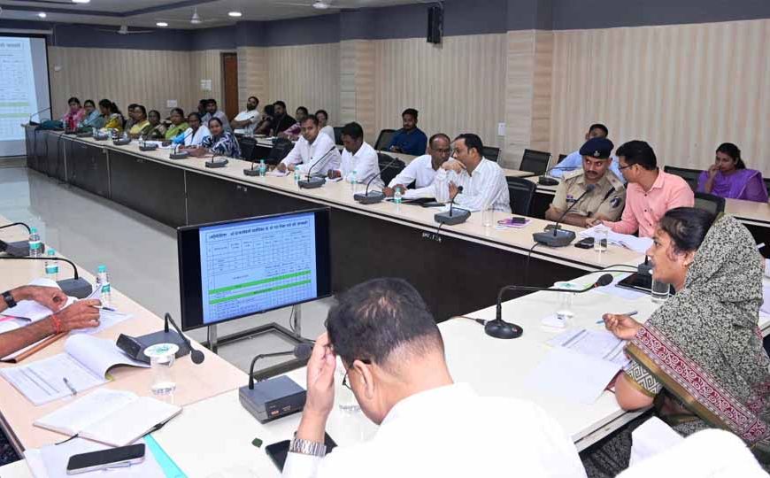 महिला एवं बाल विकास मंत्री लक्ष्मी राजवाड़े ने ली विभागीय समीक्षा बैठक
